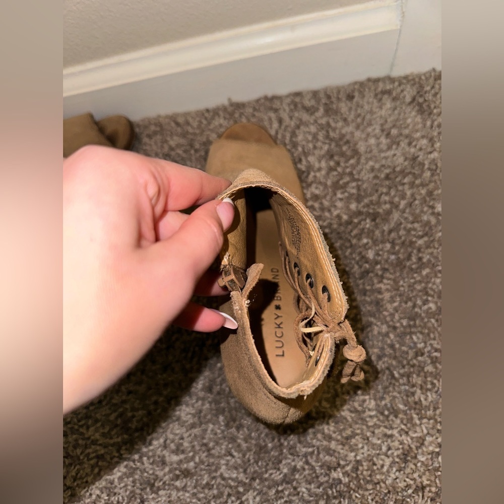 LUCKY BRAND Women's LK-HARTLEE dress Sandal - Picture 10 of 16